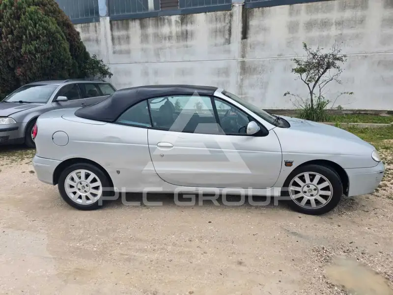 2001 Renault 
