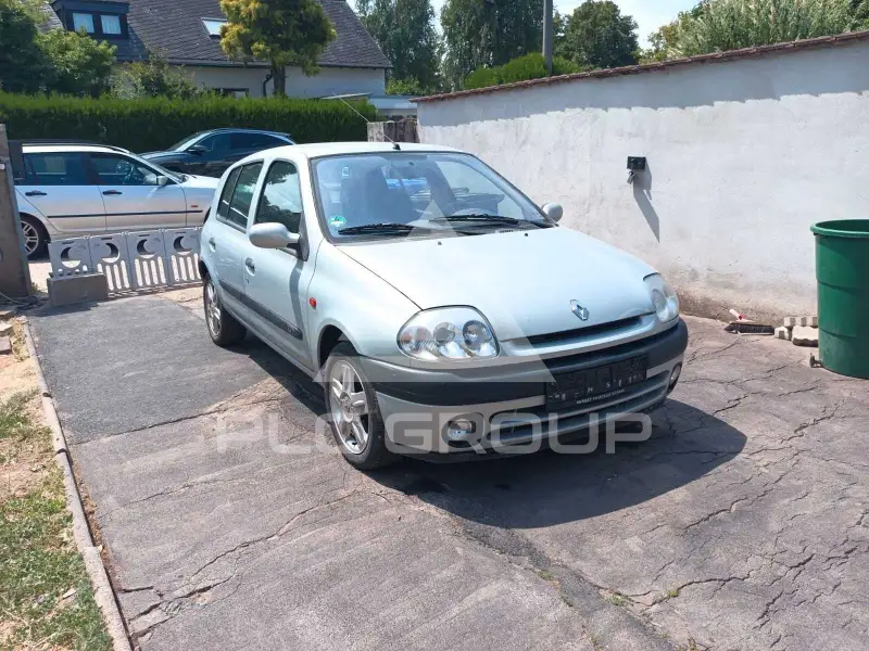2001 Renault Clio