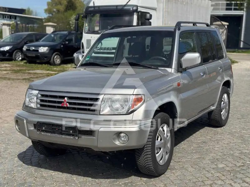 2002 Mitsubishi PAJARO