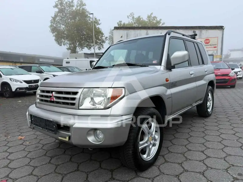 2002 Mitsubishi PAJARO