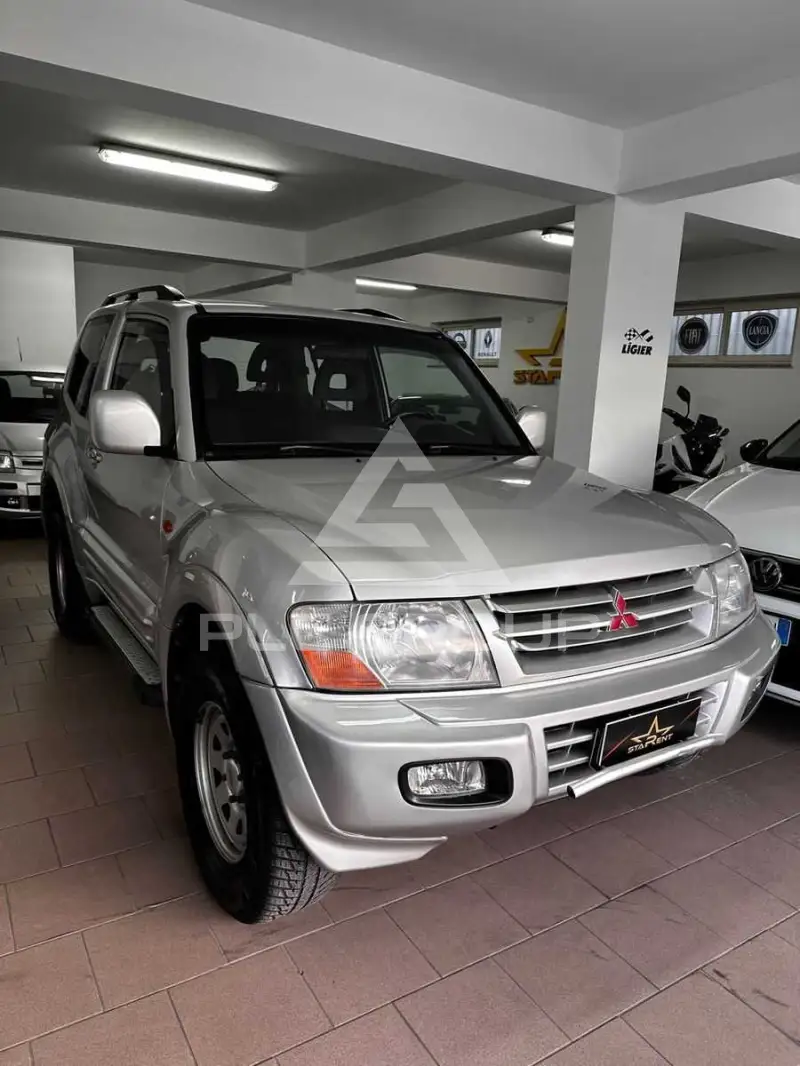 2002 Mitsubishi PAJARO
