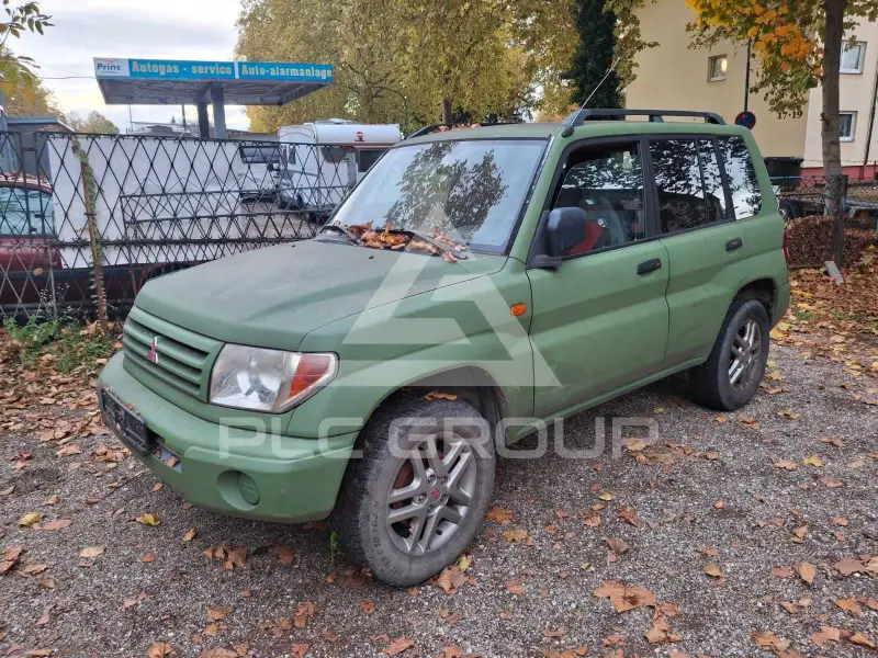 2002 Mitsubishi PAJARO