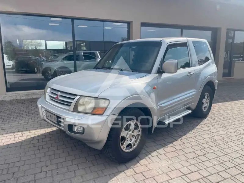 2002 Mitsubishi PAJARO