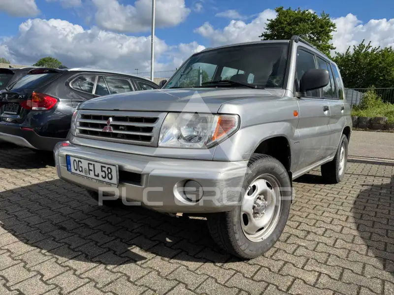2002 Mitsubishi PAJARO