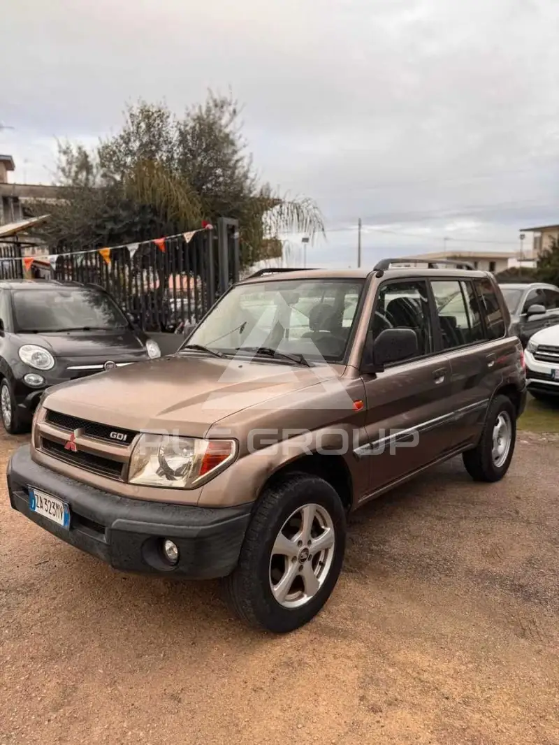 2002 Mitsubishi PAJARO