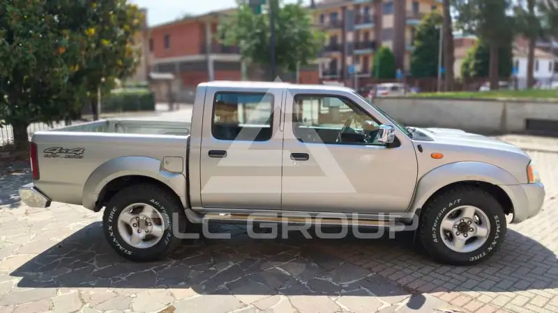 2002 Nissan Navara