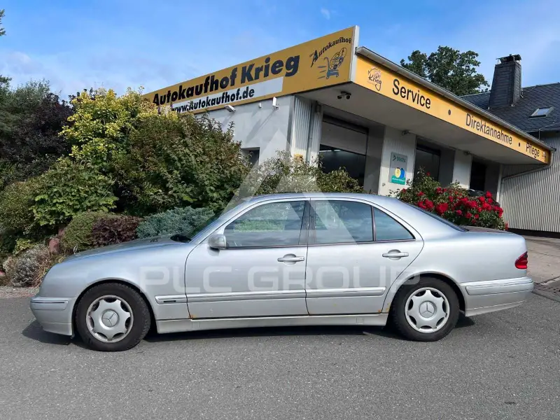 2002 Mercedes Benz E 200