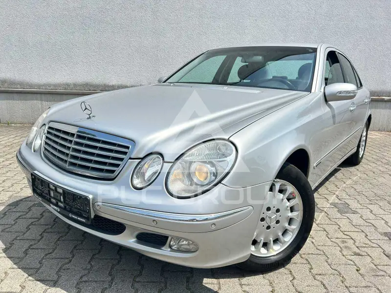 2002 Mercedes Benz E 220