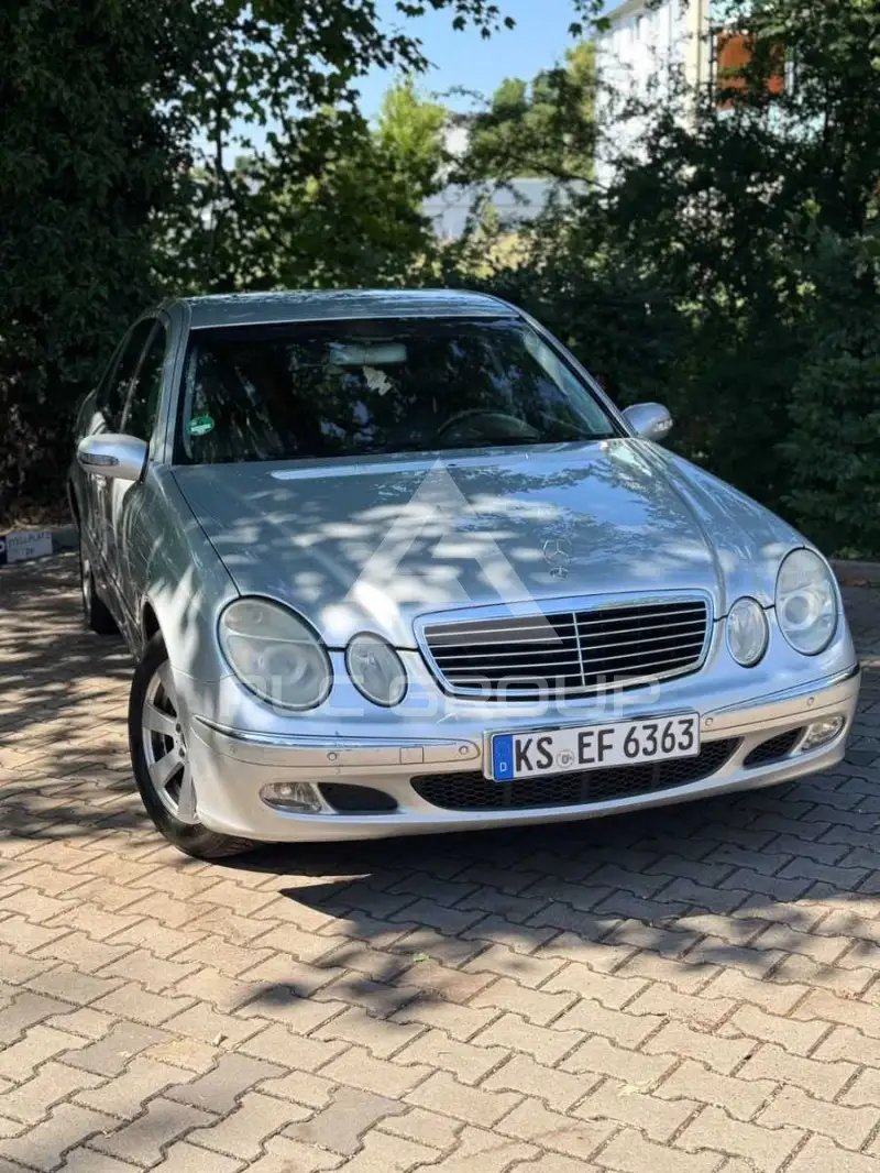 2002 Mercedes Benz E 220