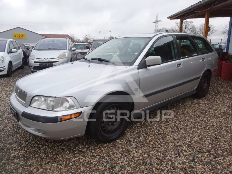 2002 Volvo V40