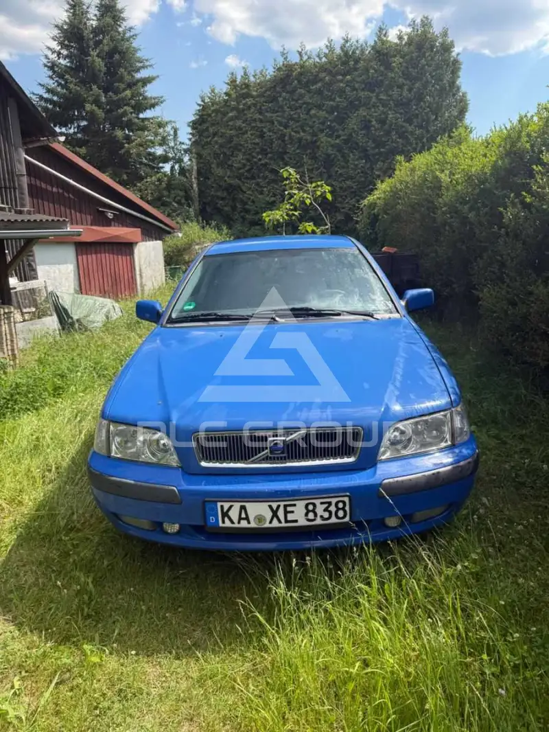 2002 Volvo V40