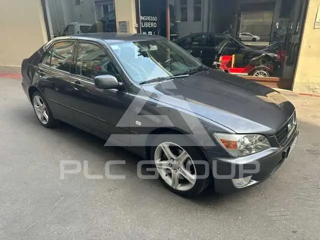 2002 Lexus IS200