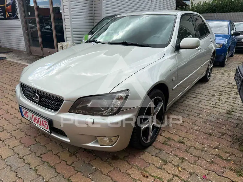 2002 Lexus IS200