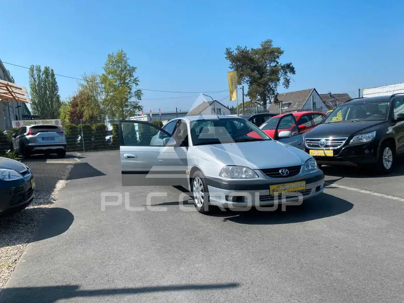 2002 Toyota Avensis