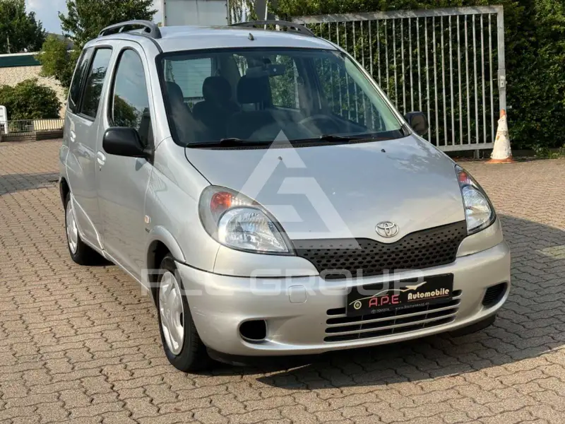 2002 Toyota YARIS