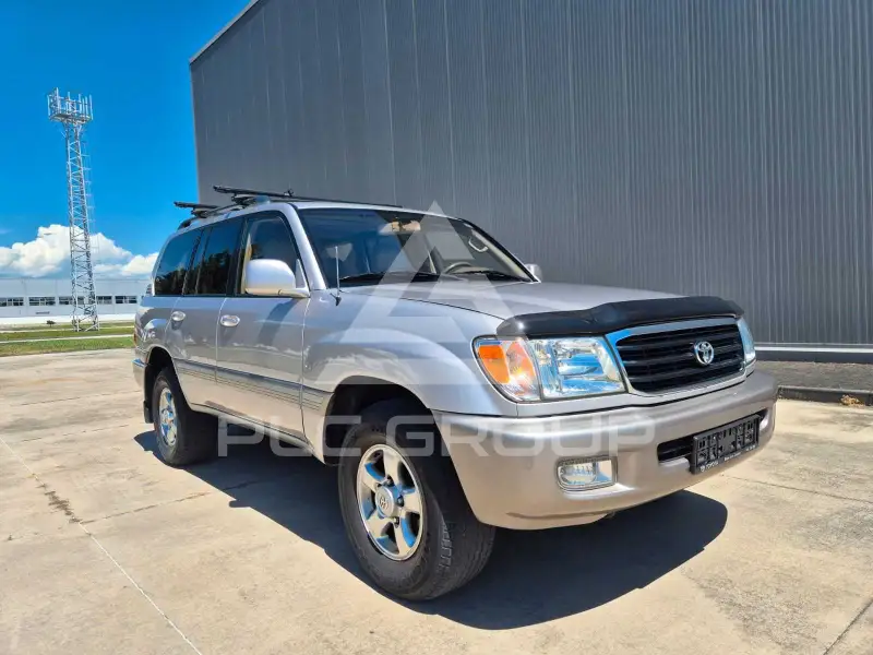 2002 Toyota LAND CRUISER