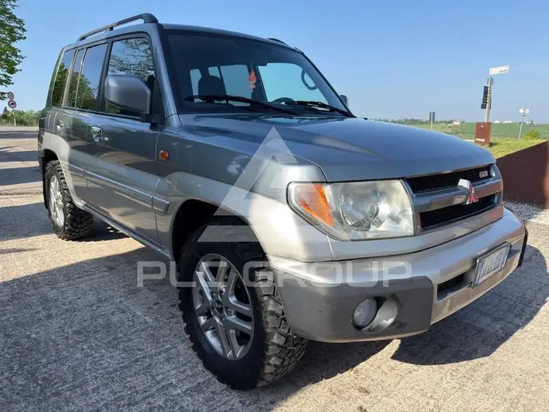 2003 Mitsubishi PAJARO