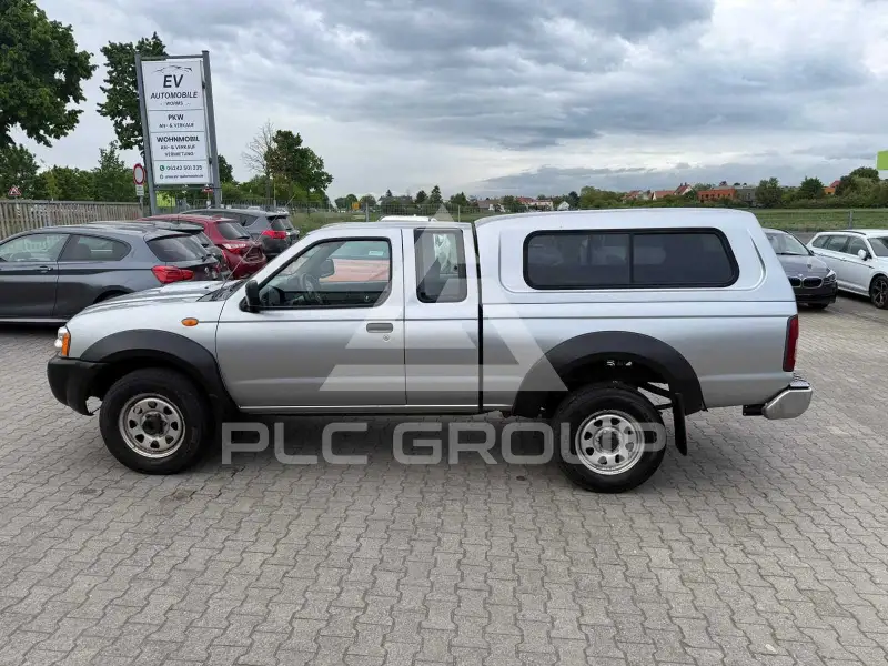 2003 Nissan Pickup