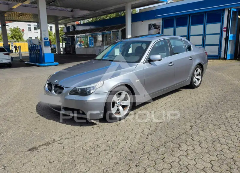 2003 BMW 520