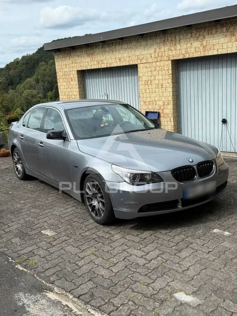 2003 BMW 520