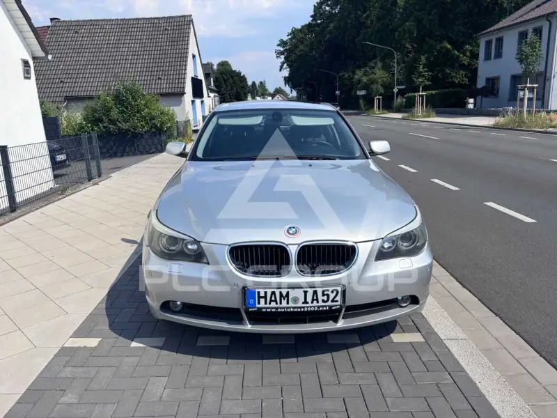 2003 BMW 520
