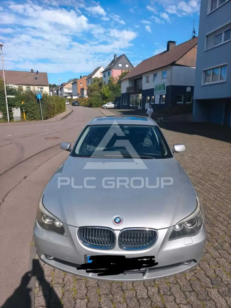 2003 BMW 520
