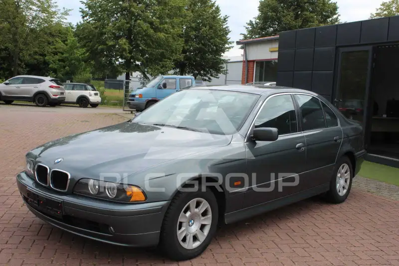 2003 BMW 520