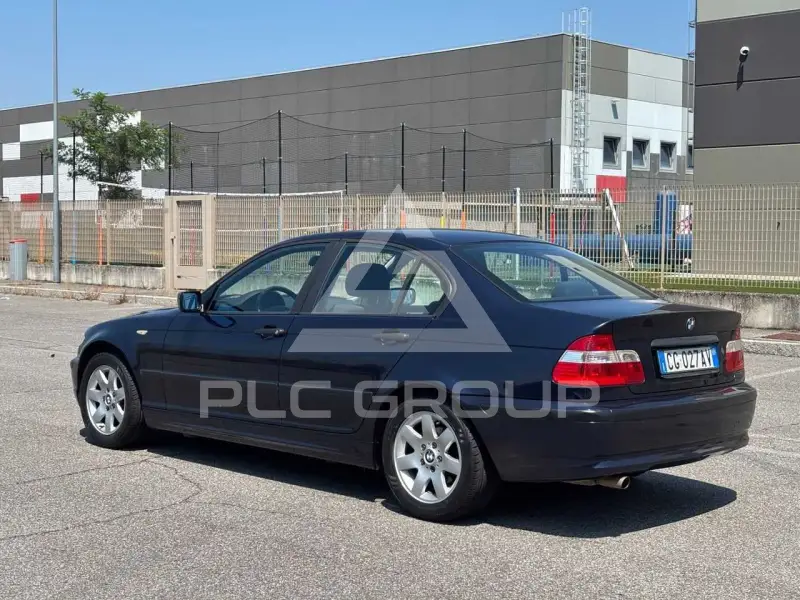 2003 BMW 318