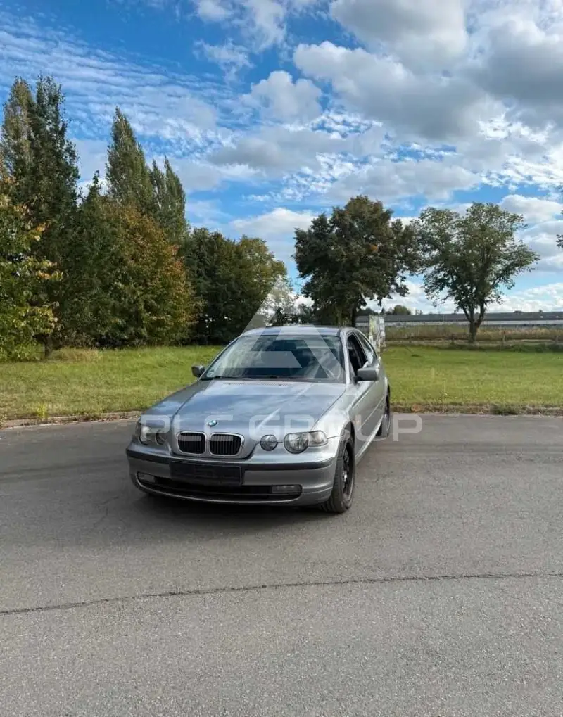 2003 BMW 318
