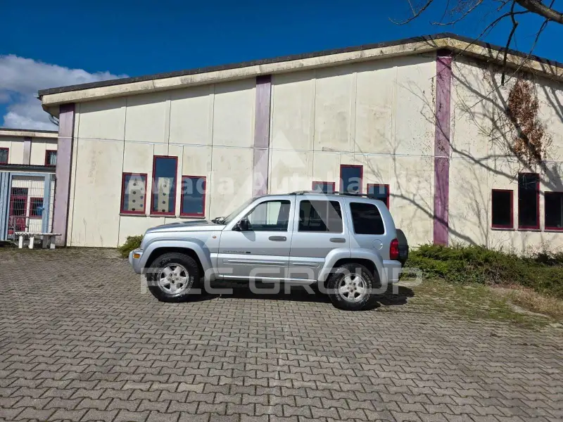 2003 Jeep CHEROKEE