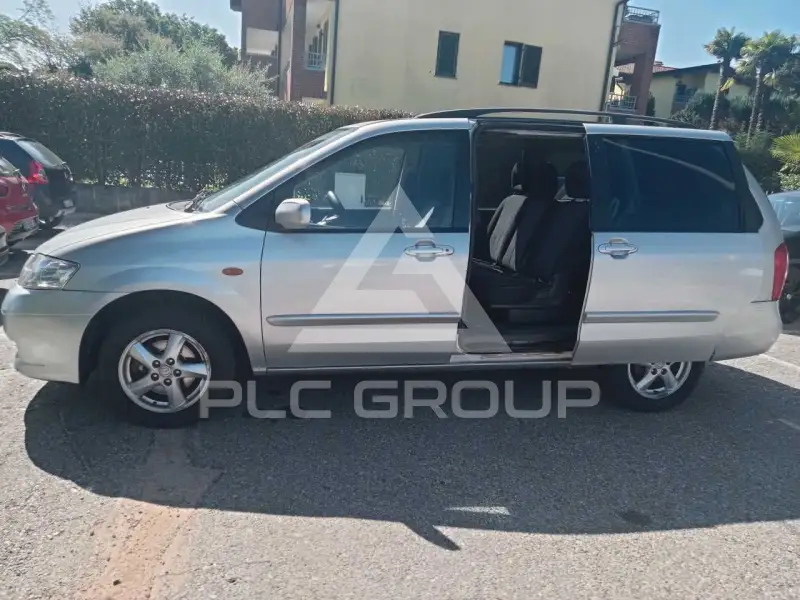2003 Mazda MPV