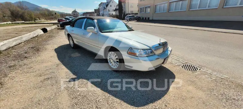 2003 Lincoln Town