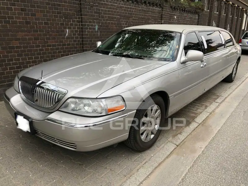2003 Lincoln Town
