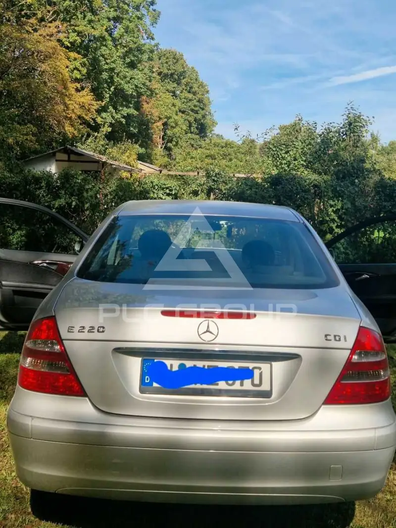 2003 Mercedes Benz E 220