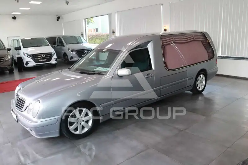 2003 Mercedes Benz E 220