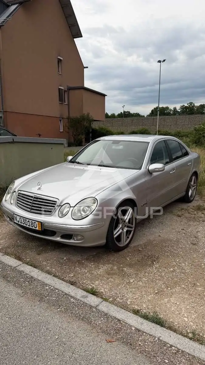 2003 Mercedes Benz E 220