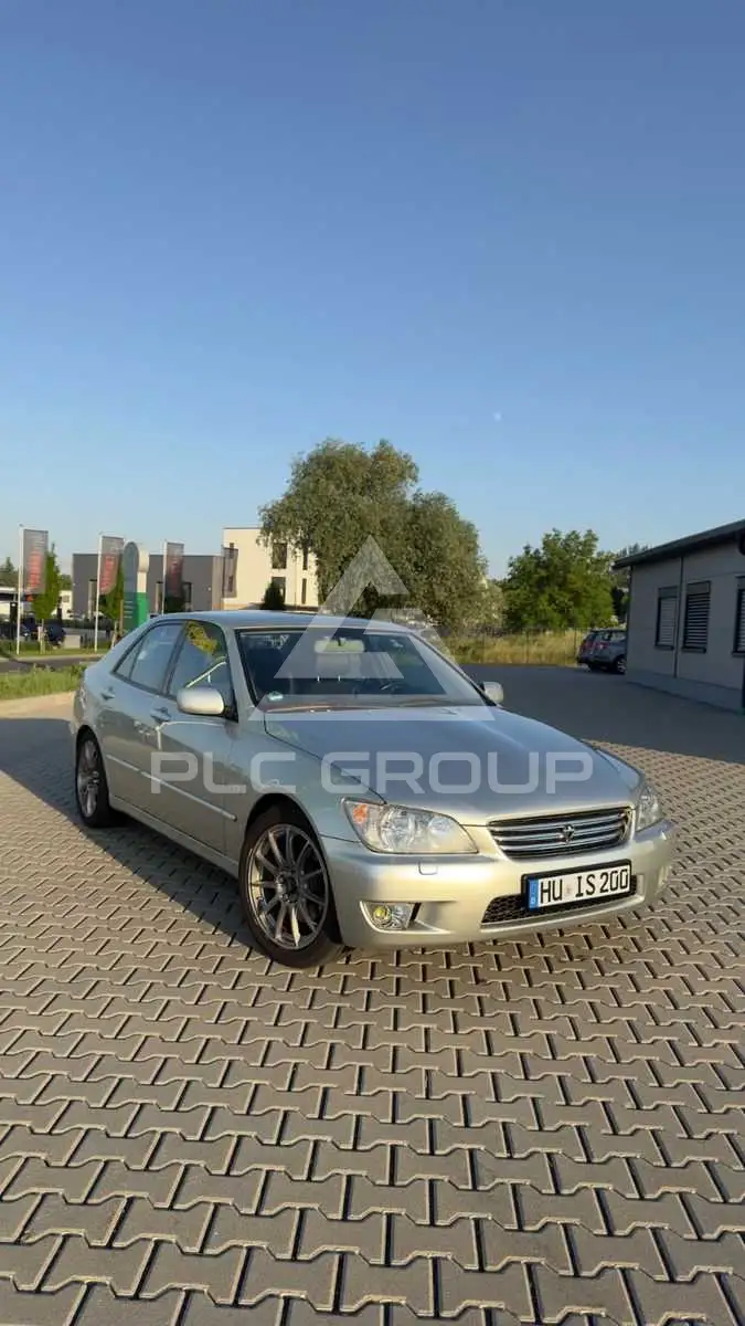 2003 Lexus IS200