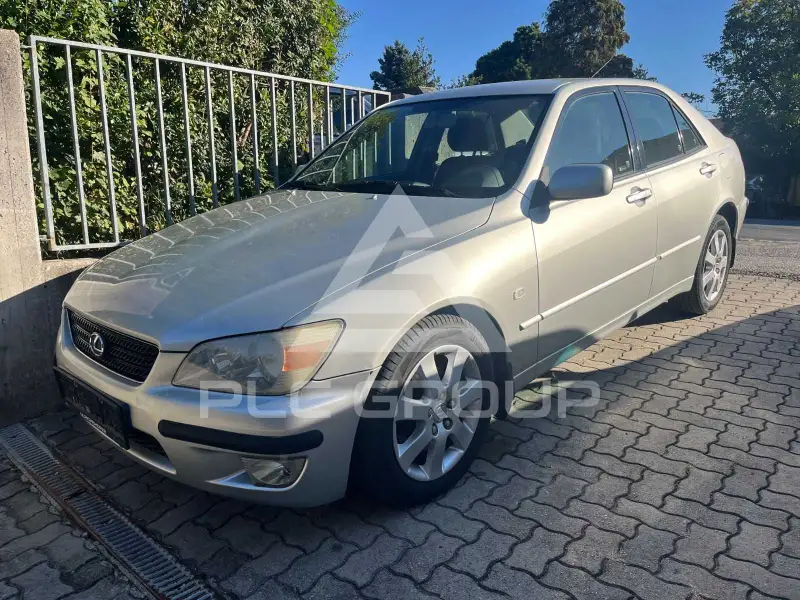2003 Lexus IS200