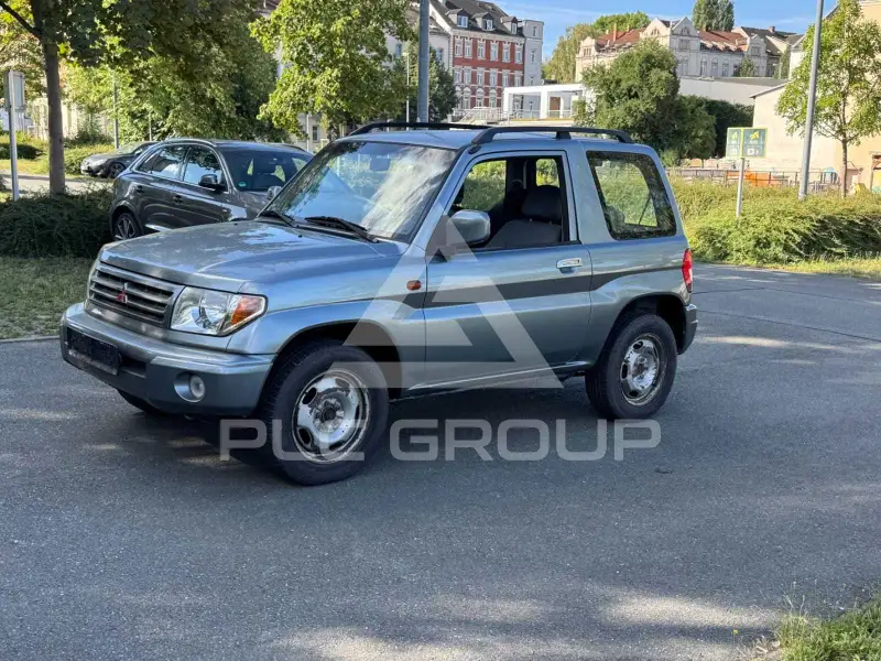 2004 Mitsubishi PAJARO