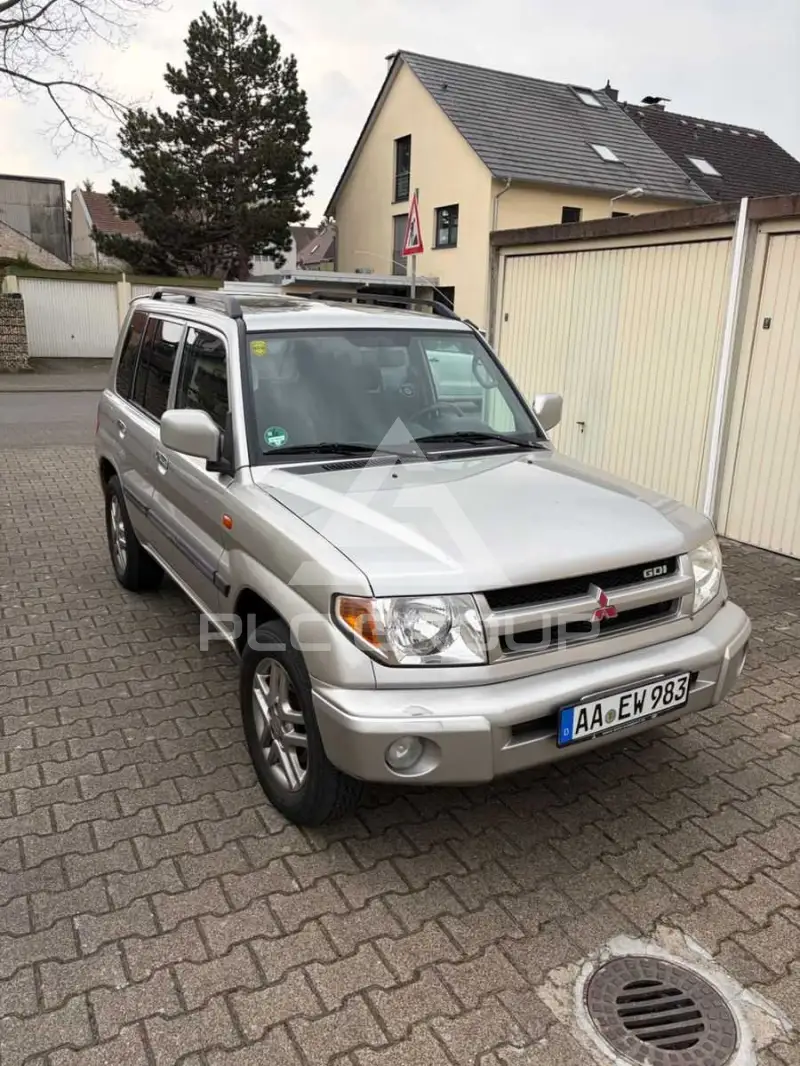 2004 Mitsubishi PAJARO
