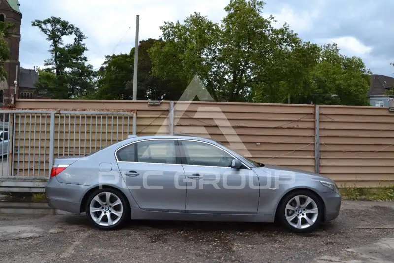 2004 BMW 530