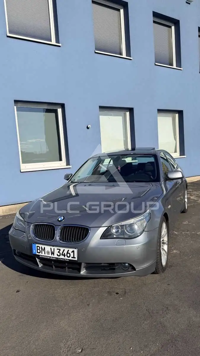 2004 BMW 530