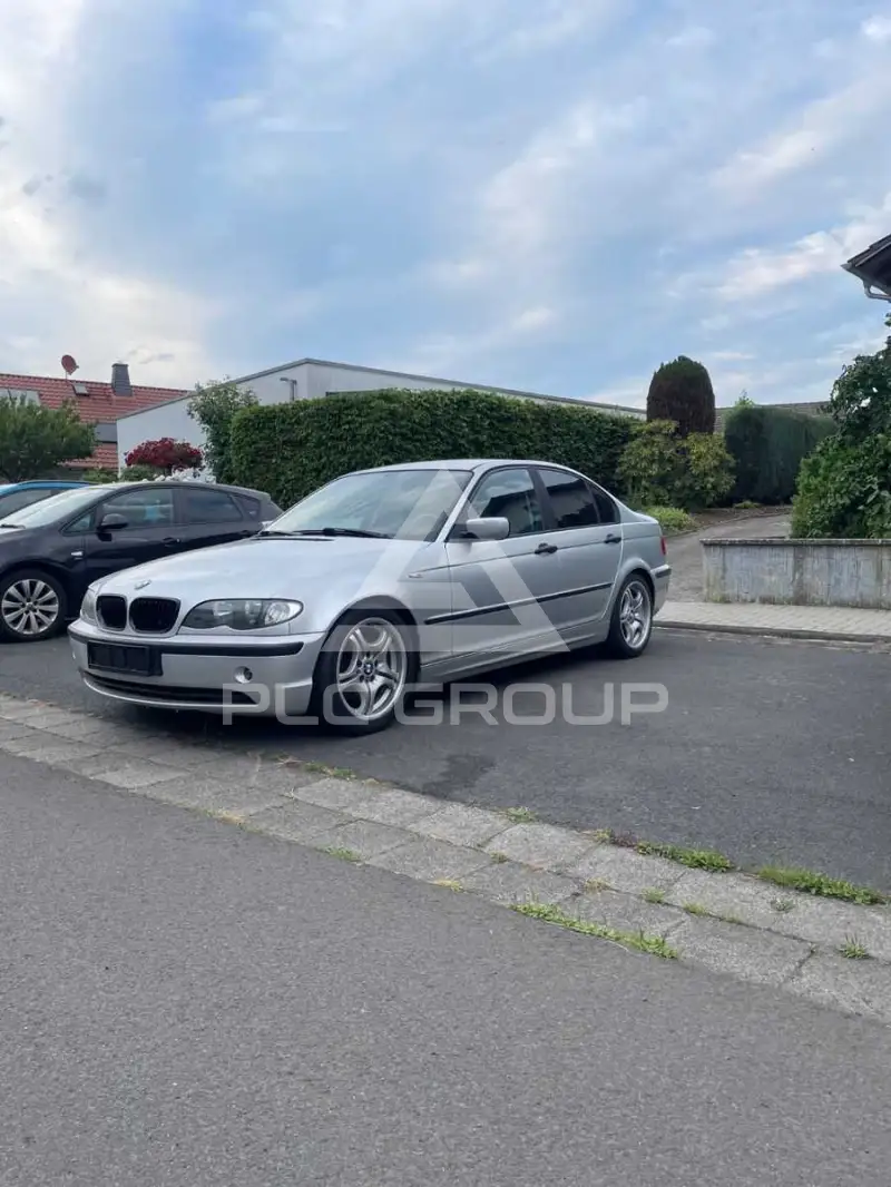 2004 BMW 320