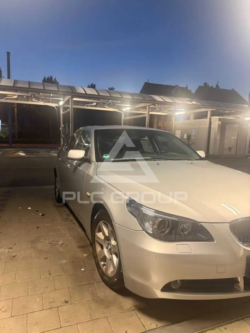 2004 BMW 520