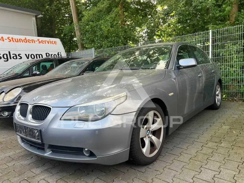 2004 BMW 520