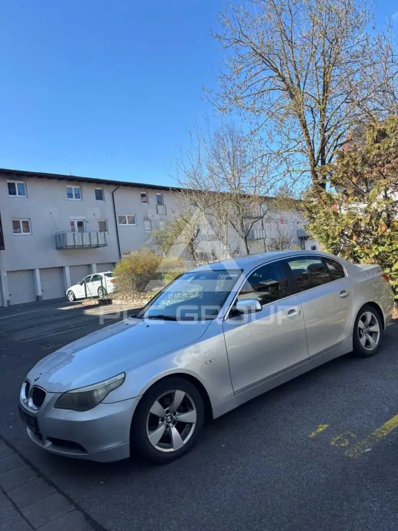 2004 BMW 520