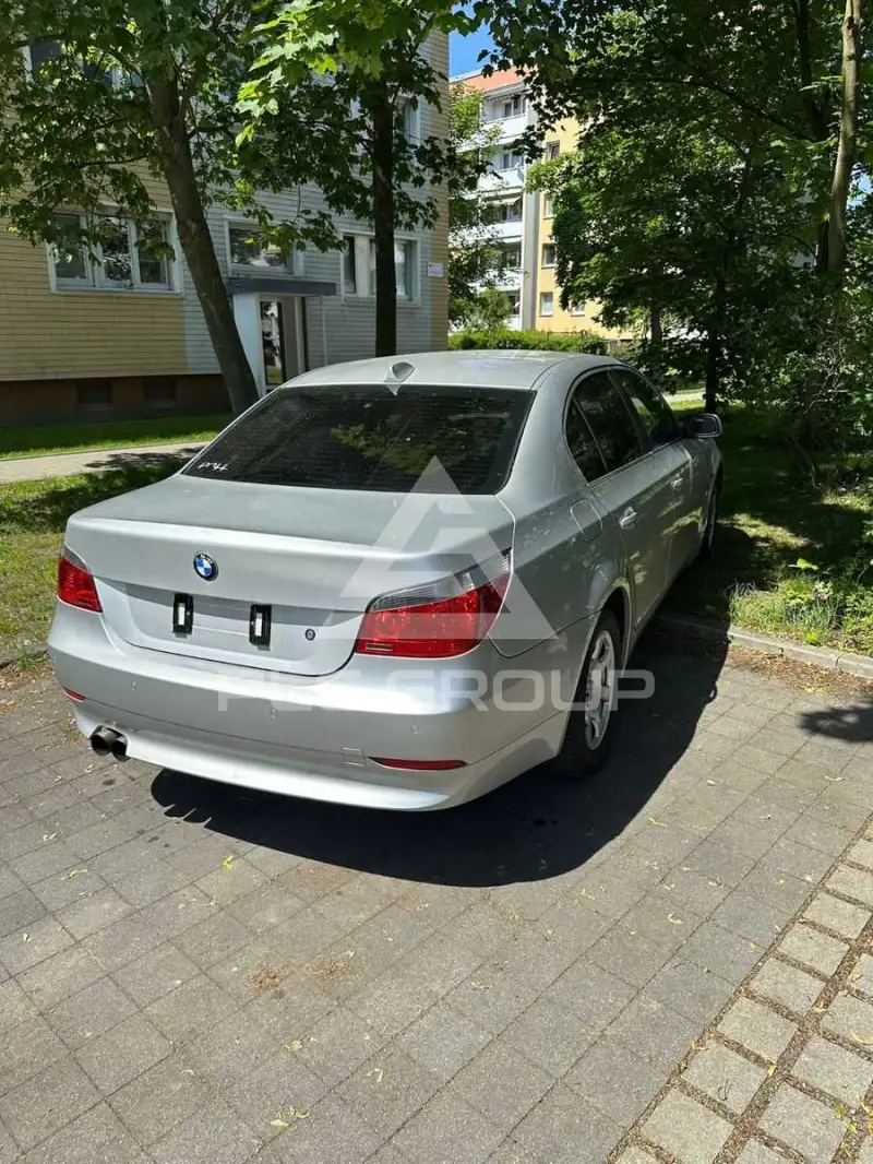 2004 BMW 520