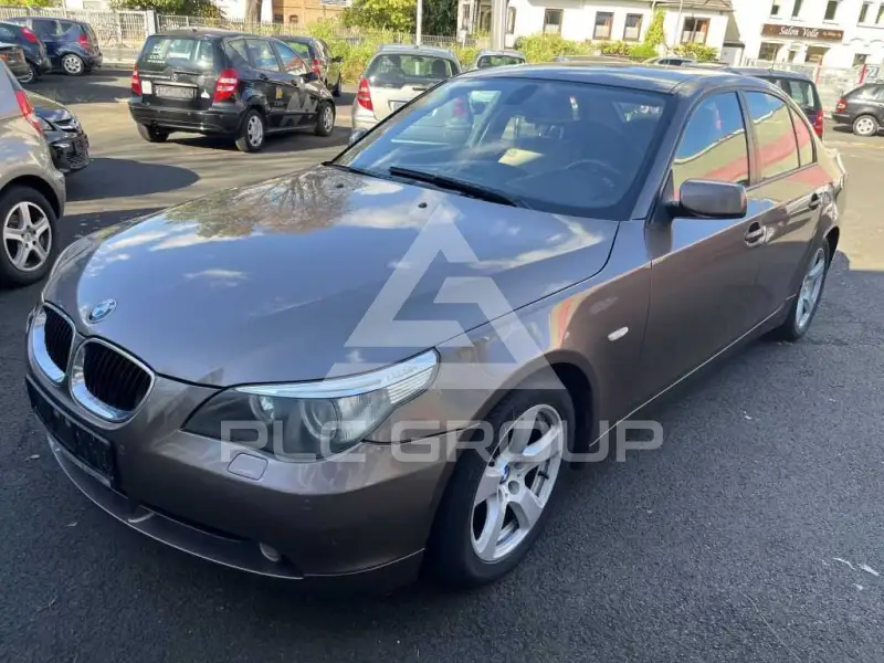 2004 BMW 520