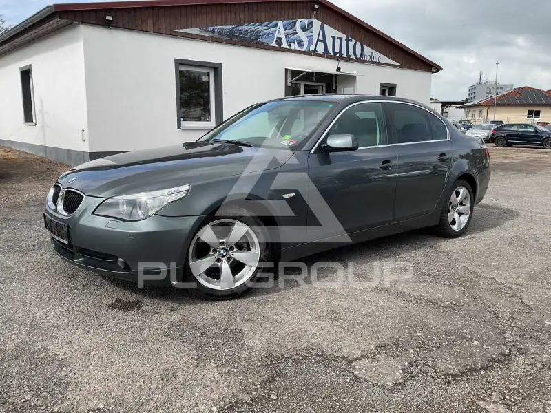 2004 BMW 520