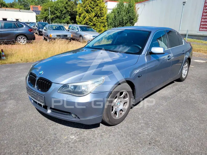2004 BMW 520